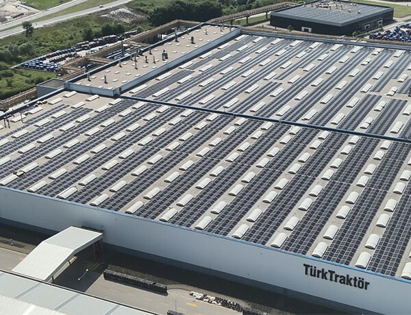 turktraktorun-ankaradaki-fabrikasi-elektrik-ihtiyacinin-tamamini-gunesten-aliyor-GYkM39aF.jpg
